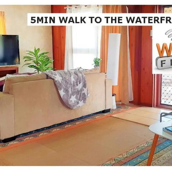 WOODY Pt - AMAZING 1970's SHARE HOUSE BY THE SEA-4 rooms available!, מלון בWoody Point