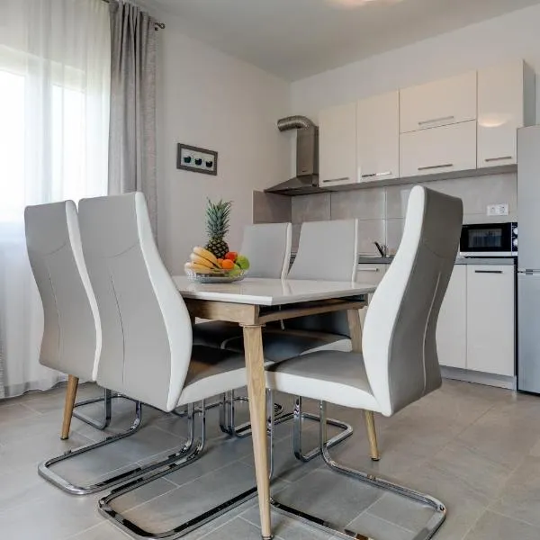 Love Apartments, hotel sa Zečevo