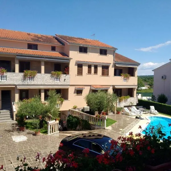 Apartments Popović, hotel v destinaci Funtana