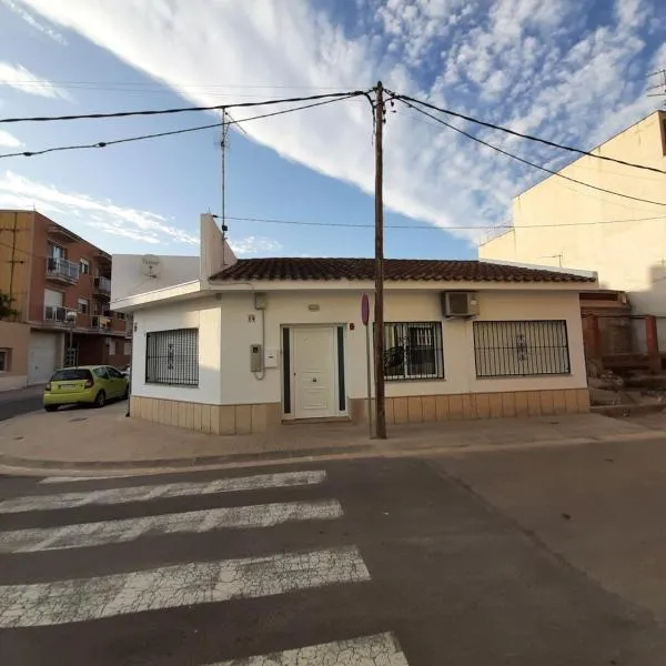 Casa Les Buganvilles, hotel v destinaci Deltebre