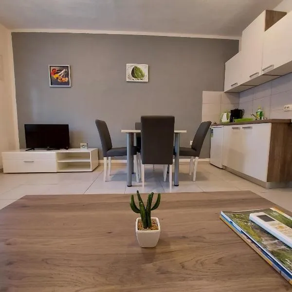 Apartment Ema, hotel in Zadar