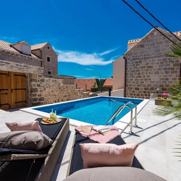Villa Luigi with a pool, hotel v destinaci Cavtat