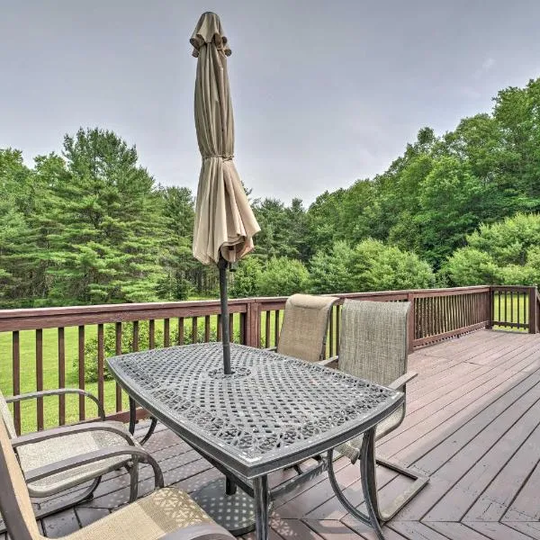 Deck, Fire Pit and Yard Mountain Escape!, hotel a Benezette