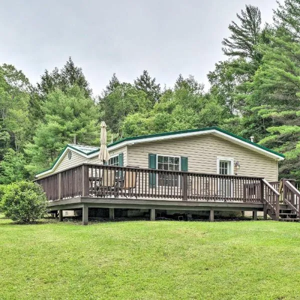 Deck, Fire Pit & Yard: Mountain Escape! โรงแรมในBenezette