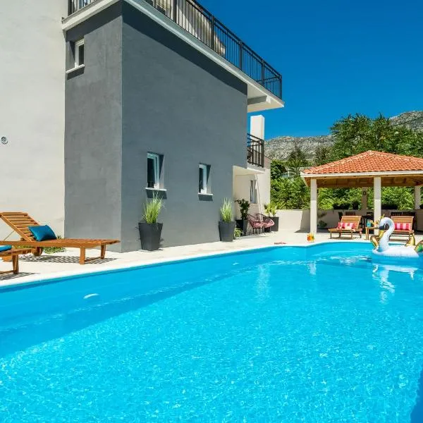 Luxury Villa Emma with Private Pool, hotel in Trstenik