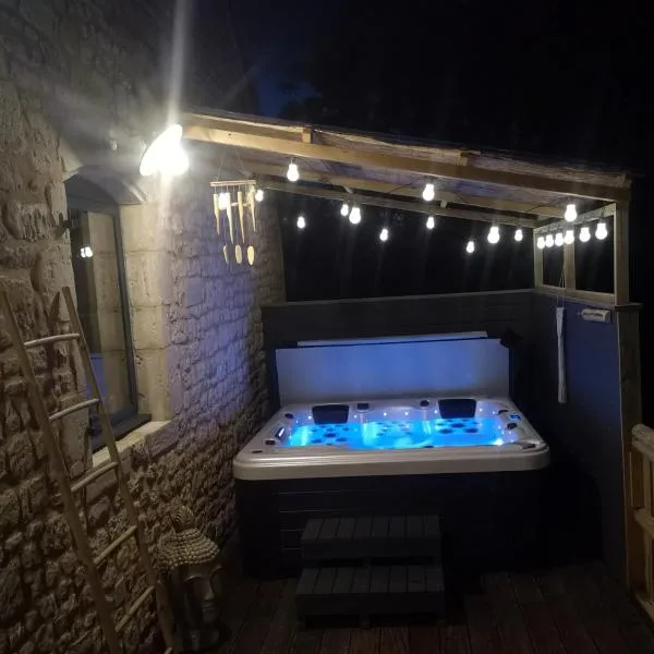 Gîte La Grange de La Trigalle avec spa professionnel privatif, hotel v destinaci Valognes