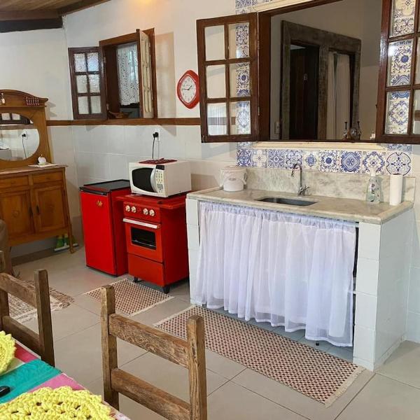 Casa COMPLETA, 2 quartos, Estacionamento GRATUITO, WIFI 300MB, frigobar, microondas, fogão e jardim - Foto 4