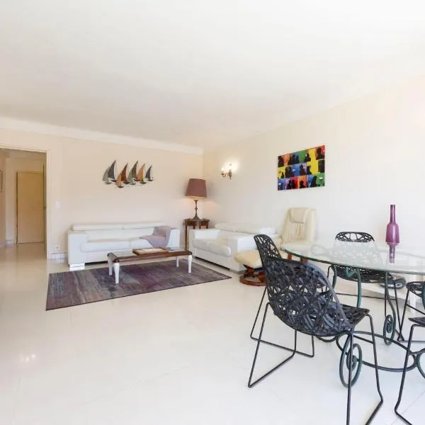 Fully equipped appartment 105 m2 clear view on the sea and californie hills, hotel v Cannes