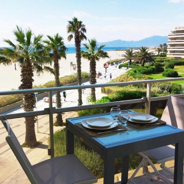 Studio cabine vue mer, hotel in Canet-en-Roussillon