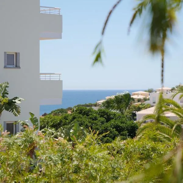 Large Penthouse Near Porto de Mos Beach With Magnificent Views In Lagos, ξενοδοχείο στο Λάγκος