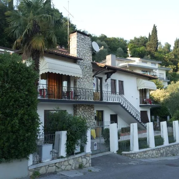 Guest House Villa de Ros, hotel v destinaci Salò