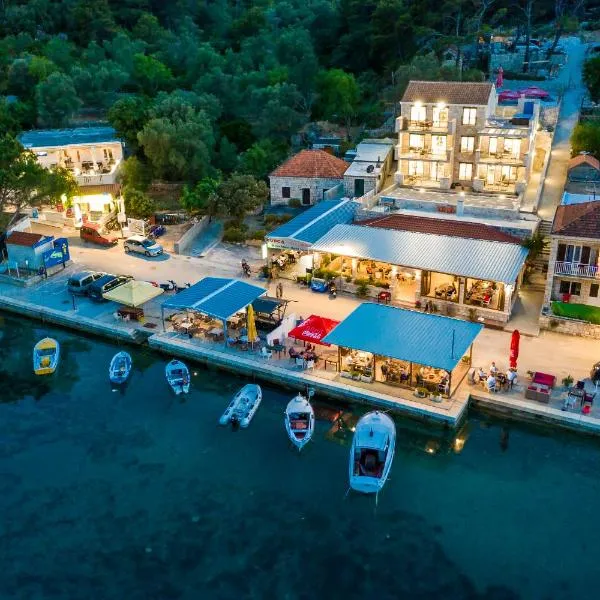 Corallium Blue, hotel a Pomena