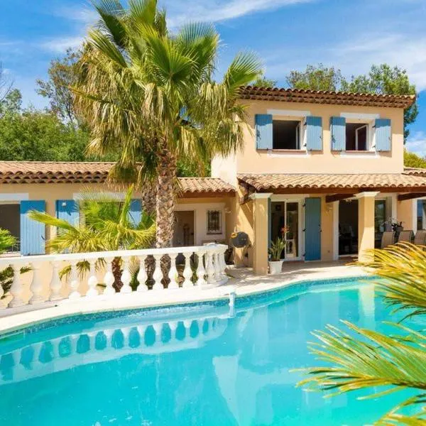 Villa -Vue panoramique splendide -Piscine privée, hotel u gradu 'Auribeau-sur-Siagne'