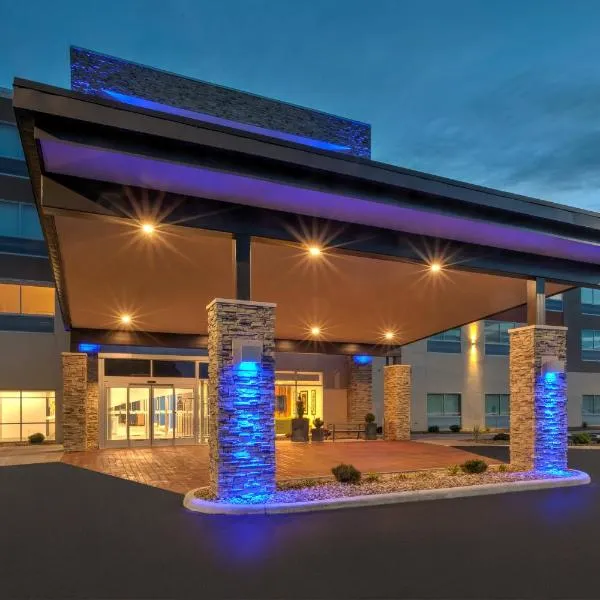 Holiday Inn Express & Suites - Milan - Sandusky Area by IHG, ξενοδοχείο σε Milan