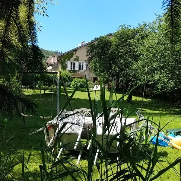 A la Grenouille du Jura, hotel v destinaci Bellignat