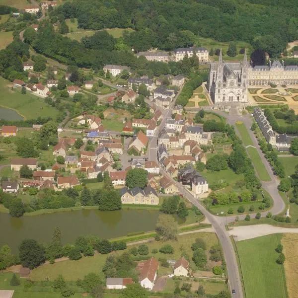 Maison dans le bourg, hotel v destinaci La Chapelle-Montligeon