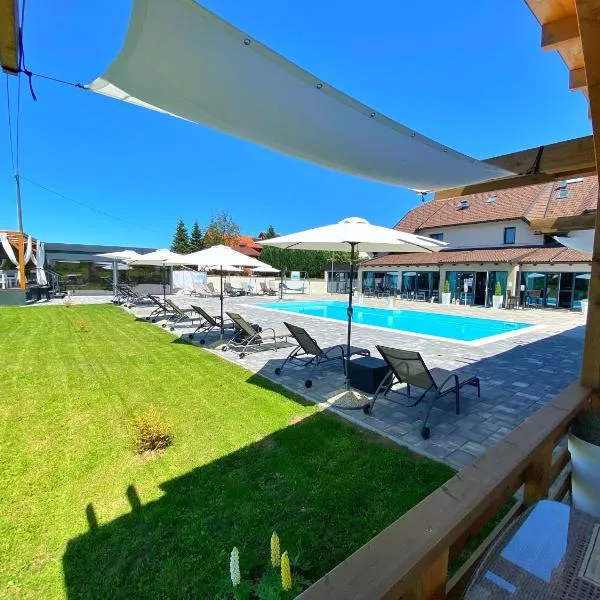 16 Lakes Hotel, hotel v Grabovaci