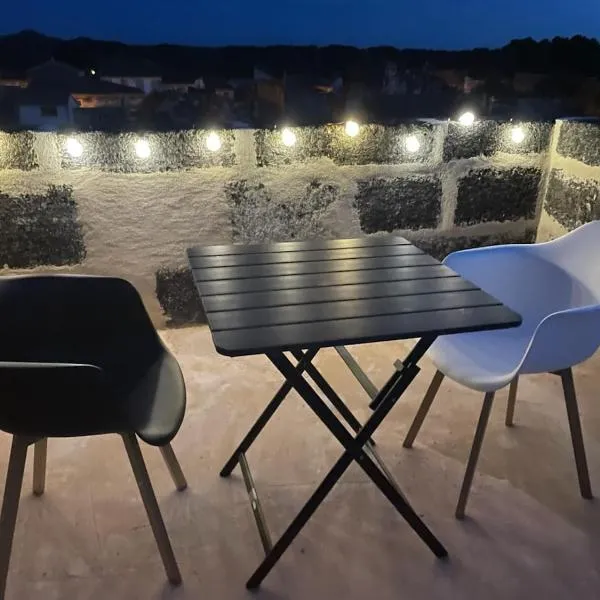 La Tour de Montfrin, Gîte Insolite 2ème Étage โรงแรมในMontfrin