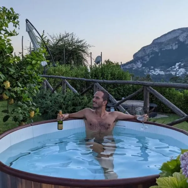Suite Lia - Private Room with garden and tub close to Villa Eva e Cimbrone, Ravello, hotel v Ravellu
