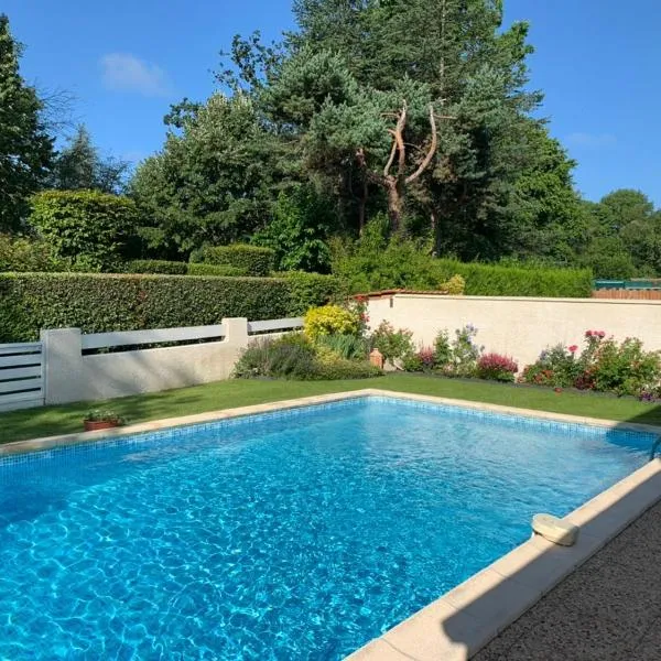 Maison ruisseau l'eau blanche – hotel w mieście Léognan