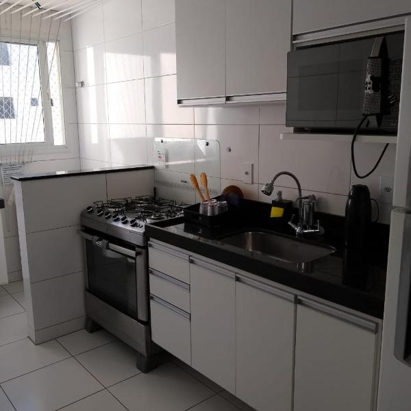Edf Gil Nogueira-Praia Morro-Guarapari-3º Andar-APTO FTE-SOL MANHA-Piscina-Sauna-02 quartos com Ar -TV Tela Plana-Wi-Fi-Varanda Gourmet -Tela de Proteção - Purificador Água-Airfray-Dois elevadores-01 Garagem-Portaria 24 horas-50 mts da Praia do Morro - Foto 5
