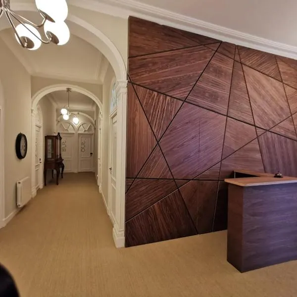 Plaza Pombo B&B - Hostal, hotel di Santander