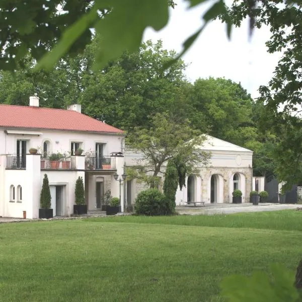 Lazurowa Prowansja - Agroturystyka Villa Toscana, hotel v destinaci Bolesławiec