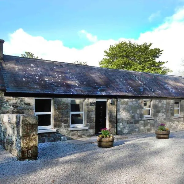 Machermore Castle East Lodge, hotel v destinaci Newton Stewart