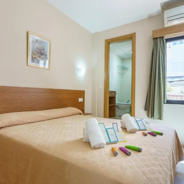 Hostal Costabella powered by Faro Homes, hotel v destinaci Fuengirola