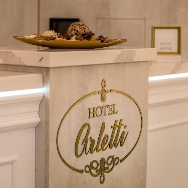 Arletti Hotel, hotel Ruszéban