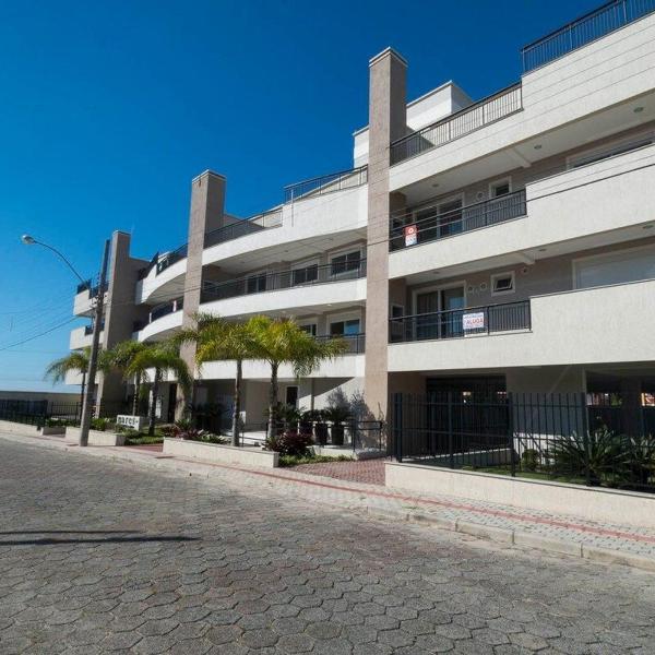 Apartamento com 03 dormitórios meia quadra do mar - Foto 4