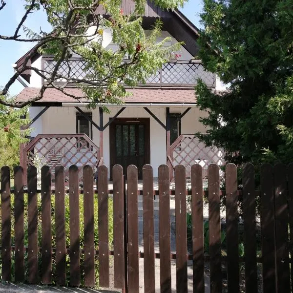 Napraforgó Vendégház, hotel in Mezőkövesd