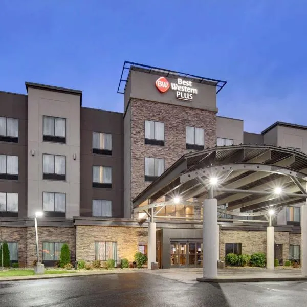 Best Western Plus Atrium Inn & Suites, hotel di Clarksville