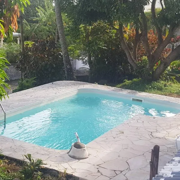 Les Gites L'archipel - gite Les Saintes, hotel u gradu Sen Klod