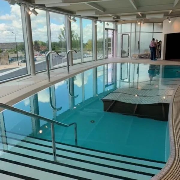 Camping le Rochat Belle Isle, hotel in Châteauroux