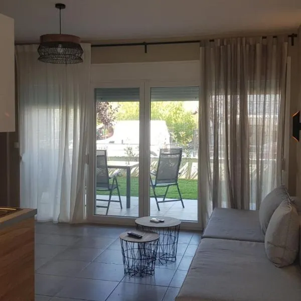 Onar View Apartment, hotel in Néa Péramos