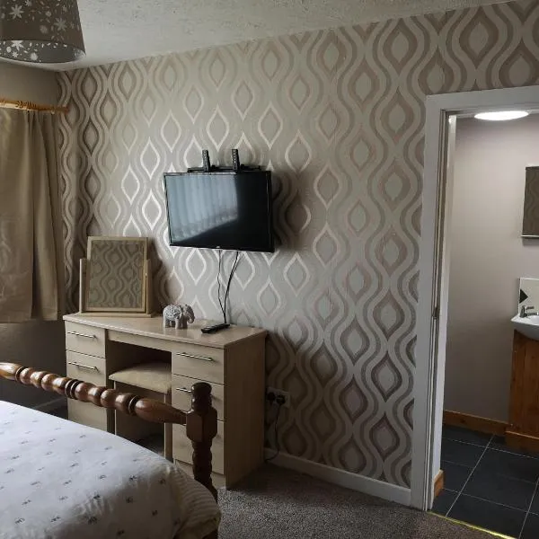 En-suite Bedroom in a quiet bungalow, hotell i Porthmadog