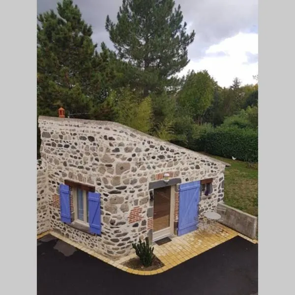 Maisonnette en pierre indépendante de 20 m2, hotel i Saint-Cirgues-sur-Couze