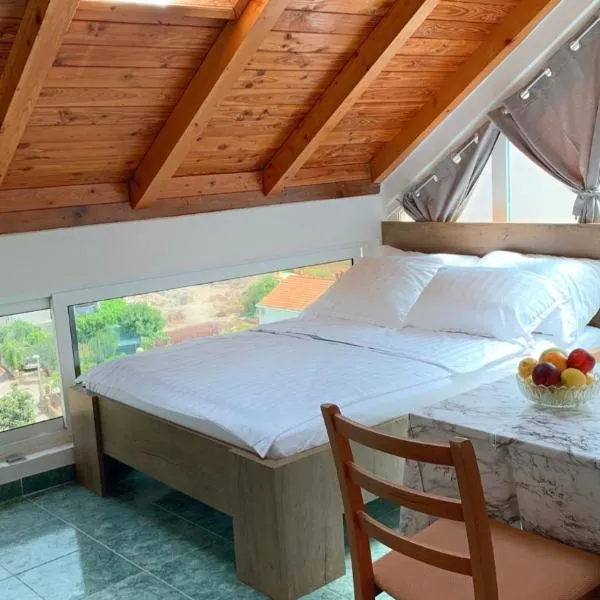 Laura Studio Apartman, khách sạn ở Mlini