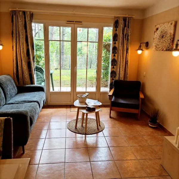 Maisonnette cosy avec Piscine golf et océan à vélo – hotel w mieście Lacanau-Océan
