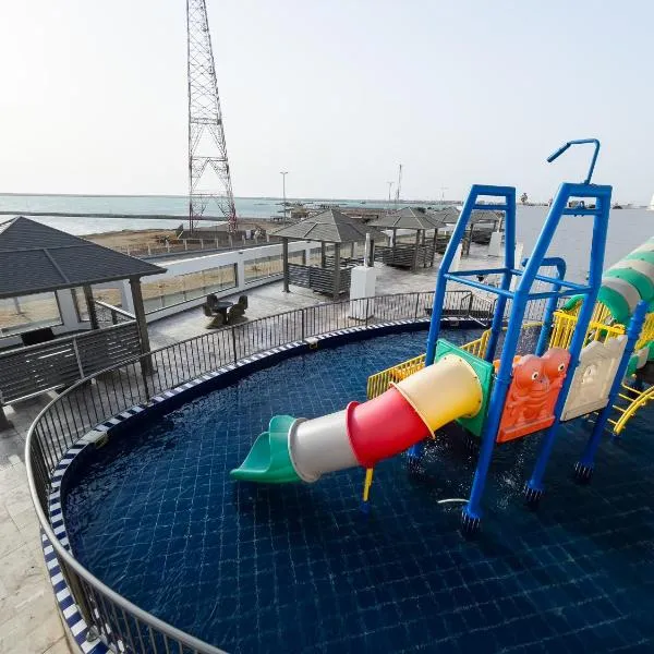 Sand Beach Suites(Families only), hotel v destinaci Rayyis