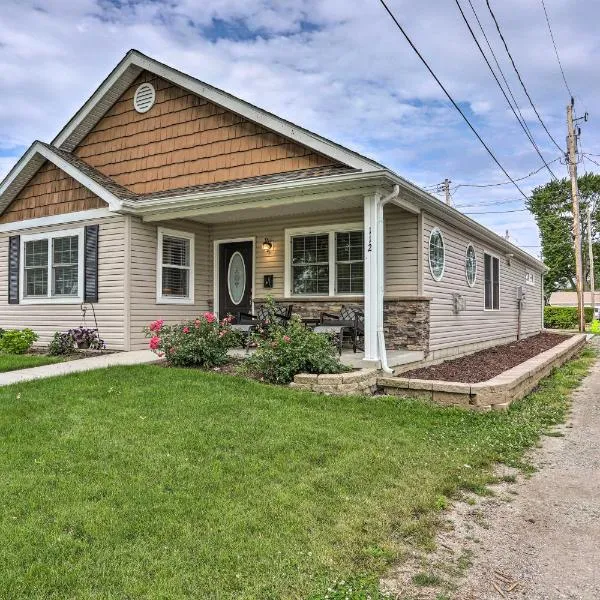 Port Clinton Home with Lake Views!, hotel i Port Clinton