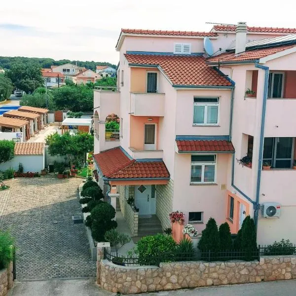 Apartments Tomic, hotell sihtkohas Biograd na Moru