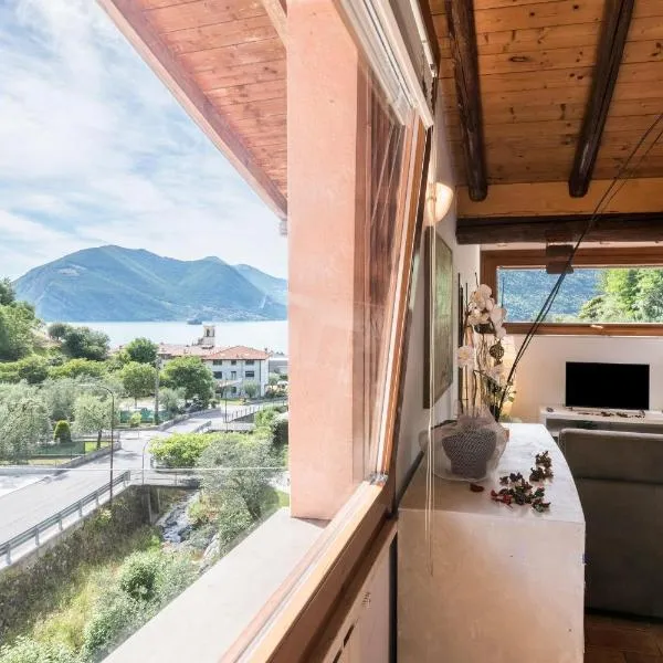 Mansarda con vista lago, hotel in Sulzano