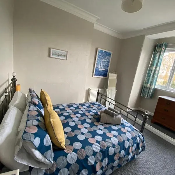 Crofton House Garden Apartment, hotel in Ryde