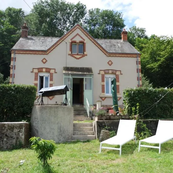 Domaine du pavillon Gîte 15 personnes、Luzyのホテル