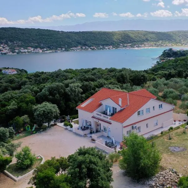 Apartmani "Sandro" Gonar、ラブのホテル