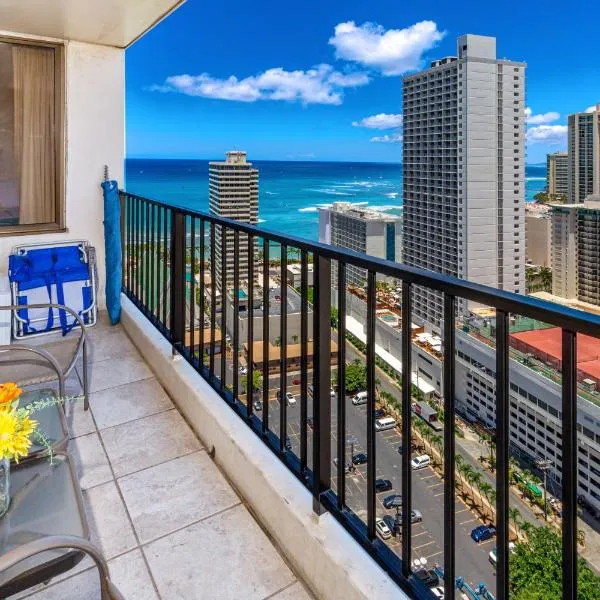 Honolulu में, होटल High-Floor Stylish Ocean Views Condo with Parking