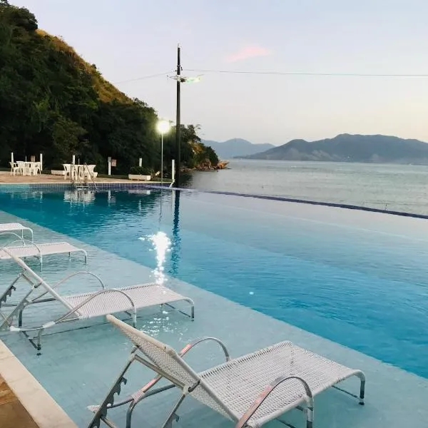 Apartamento pé na areia frente para o Mar e piscina na Prainha, hotel in Caraguatatuba