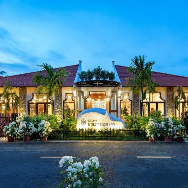 Bai Dinh Riverside Resort & Spa, hotel en Tiên Tân